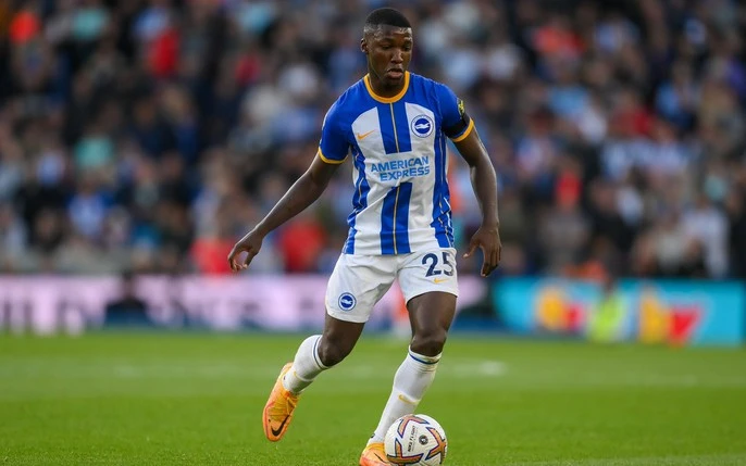 Moises Caicedo bình dị